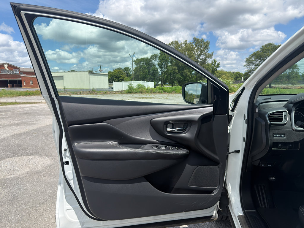 Certified 2024 Nissan Murano SV w/ SV Midnight Edition Package FWD image 9