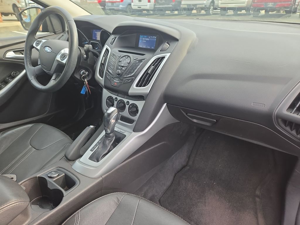 Used 2014 Ford Focus SE w/ Equipment Group 201A image 22