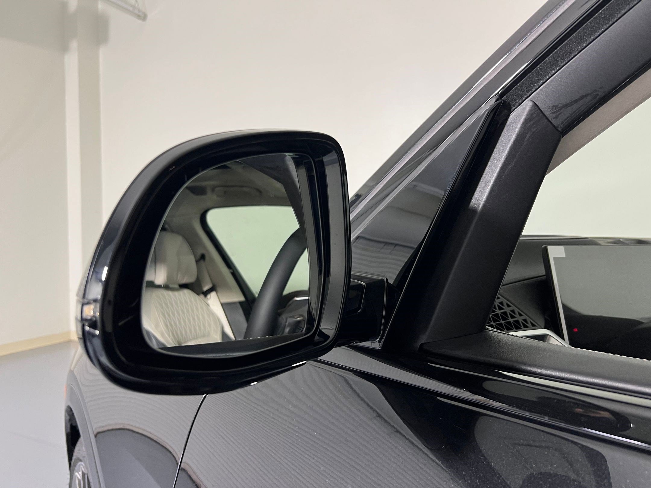 New 2026 BMW ALPINA XB7 image 23