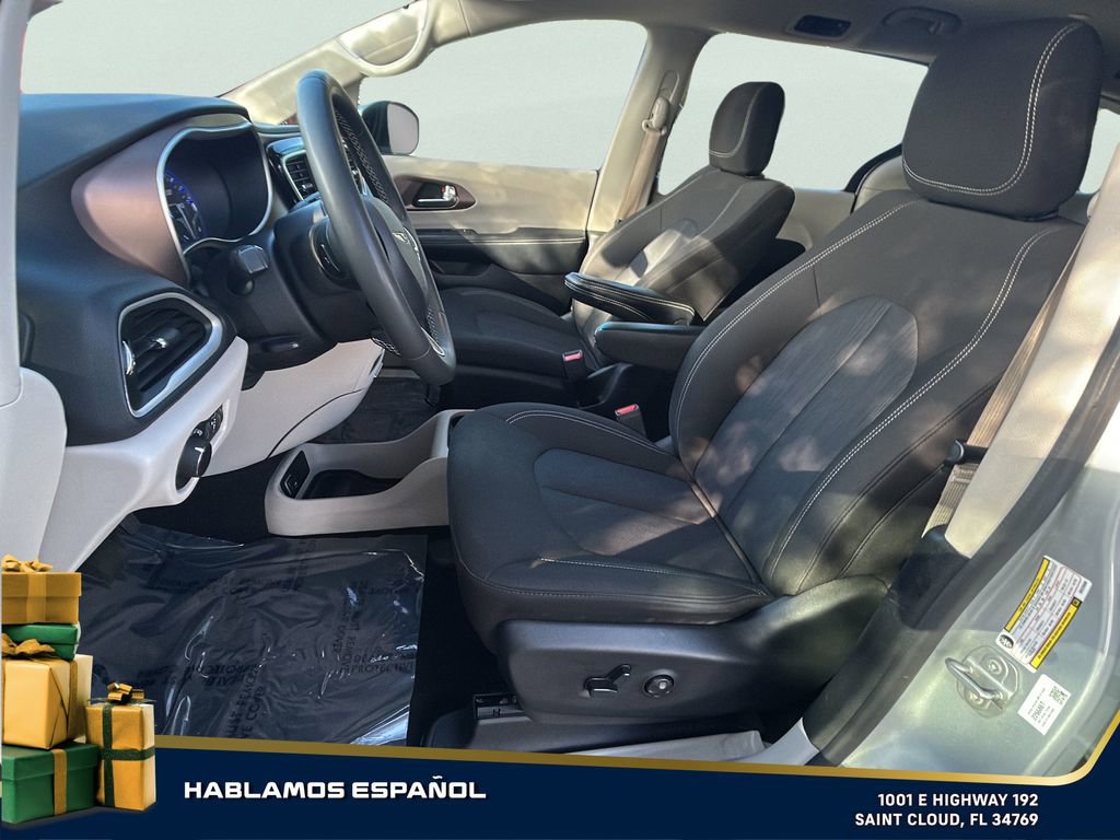 Used 2022 Chrysler Voyager LX image 14