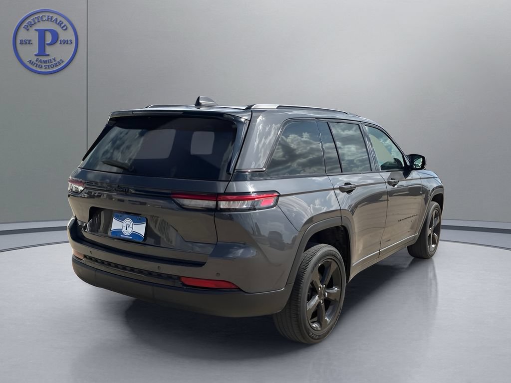 Used 2023 Jeep Grand Cherokee Altitude AWD/4WD image 7