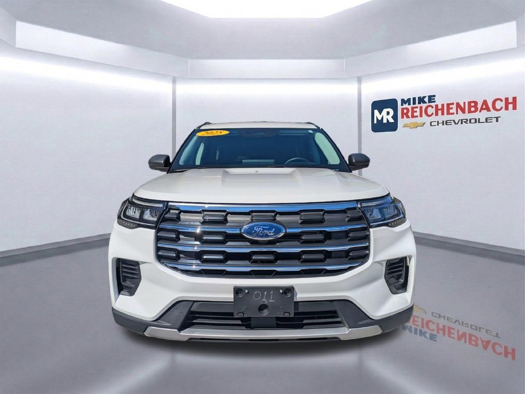 Used 2025 Ford Explorer Active AWD/4WD image 9