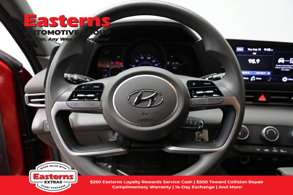 Used 2023 Hyundai Elantra SE w/ Cargo Package FWD image 11