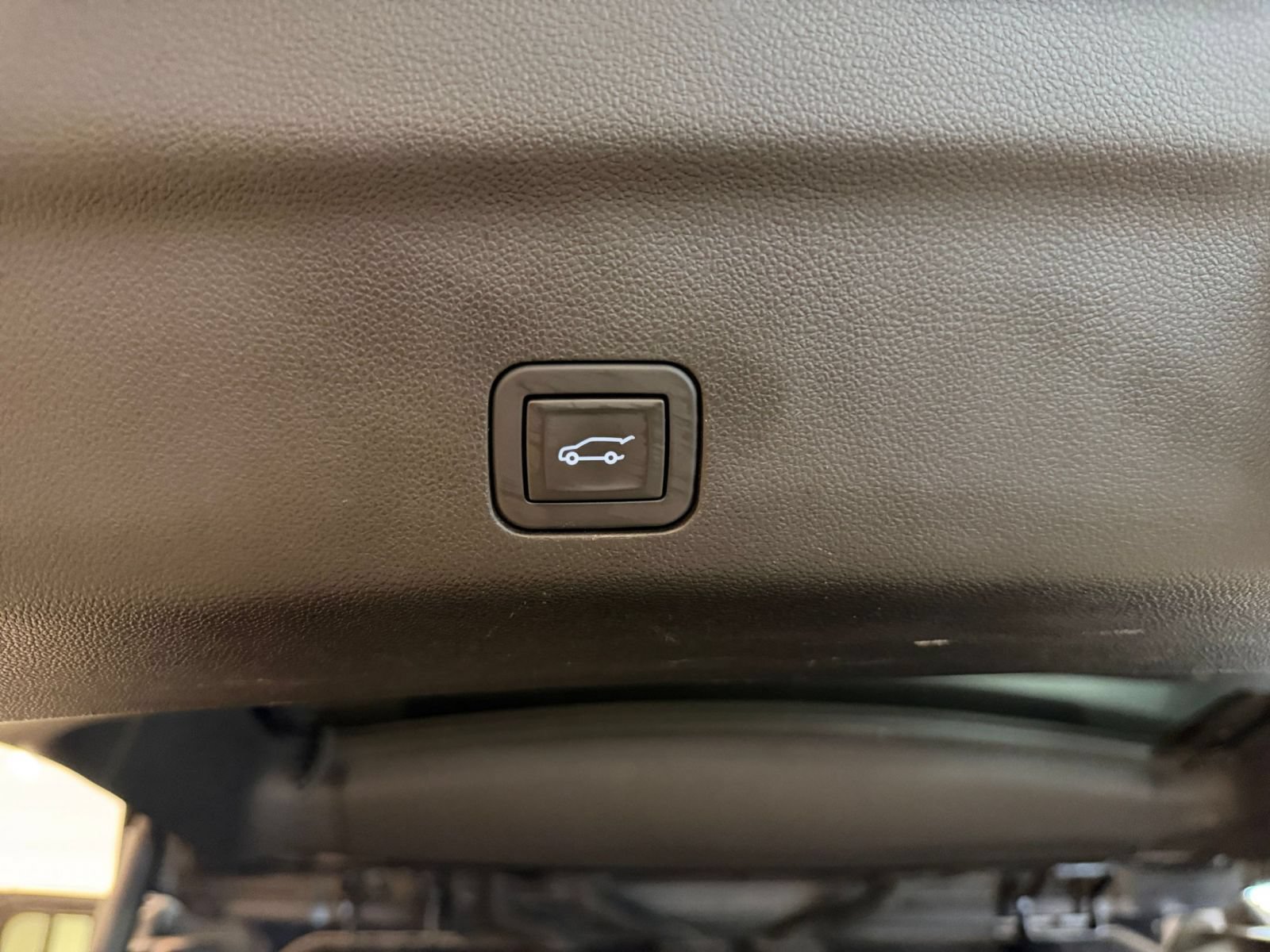 Used 2023 Chevrolet Suburban Premier AWD/4WD image 22