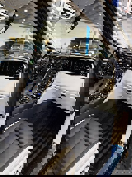 Used 2025 Rolls-Royce Cullinan image 18