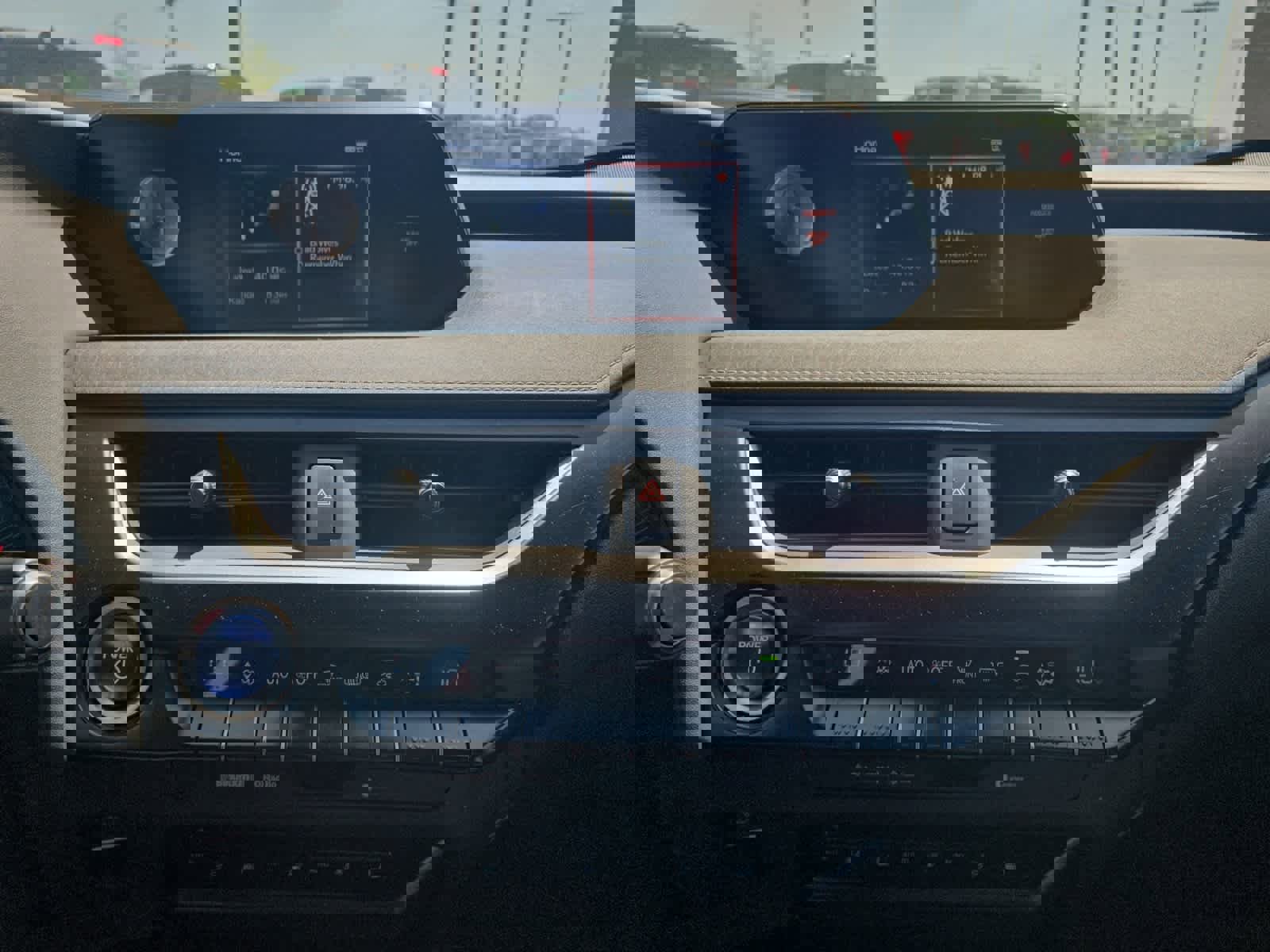 Used 2019 Lexus UX 250h w/ Premium Package image 16