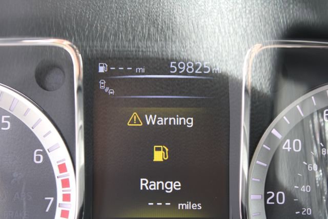 Used 2018 Nissan Titan SV w/ SV Convenience Package RWD image 28