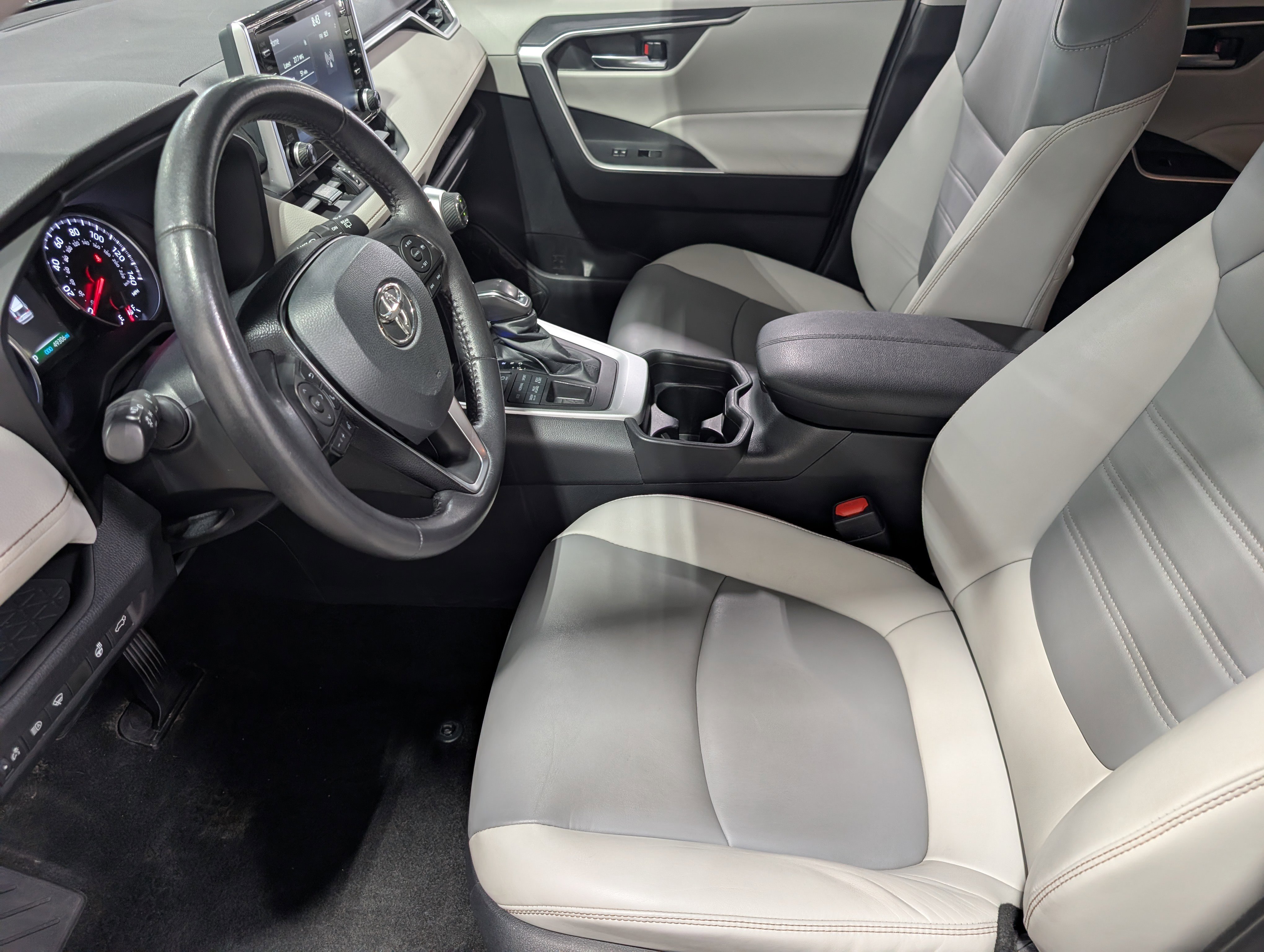 Used 2021 Toyota RAV4 XLE Premium AWD/4WD image 10