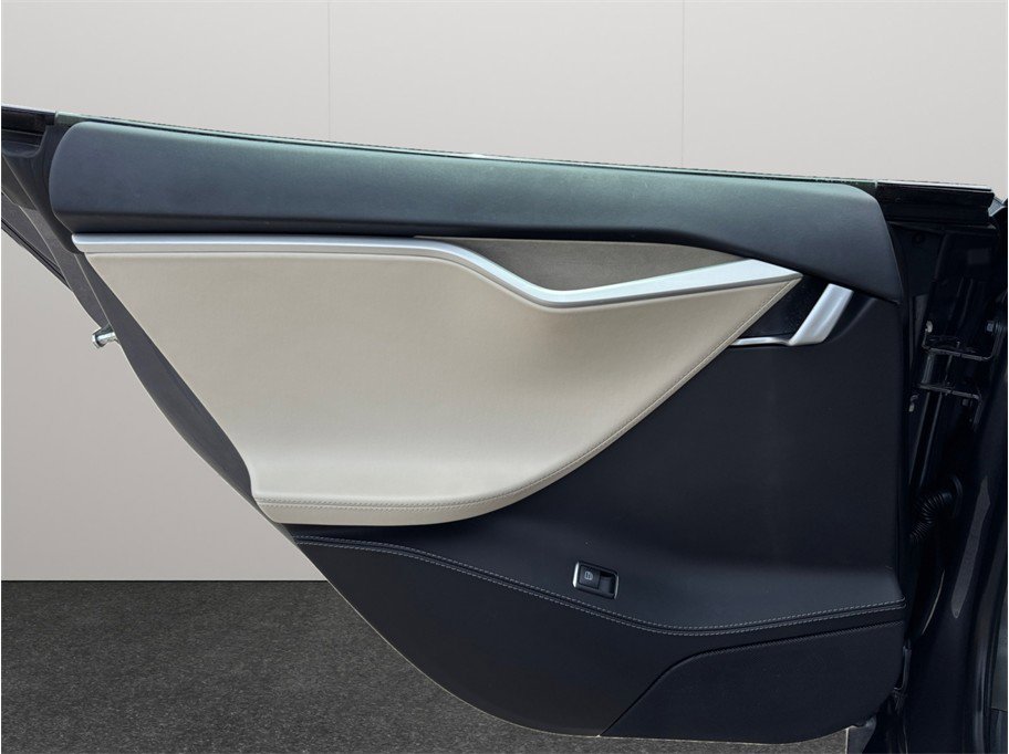 Used 2018 Tesla Model S 100D image 34