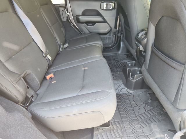 Used 2019 Jeep Wrangler Unlimited Sahara image 25