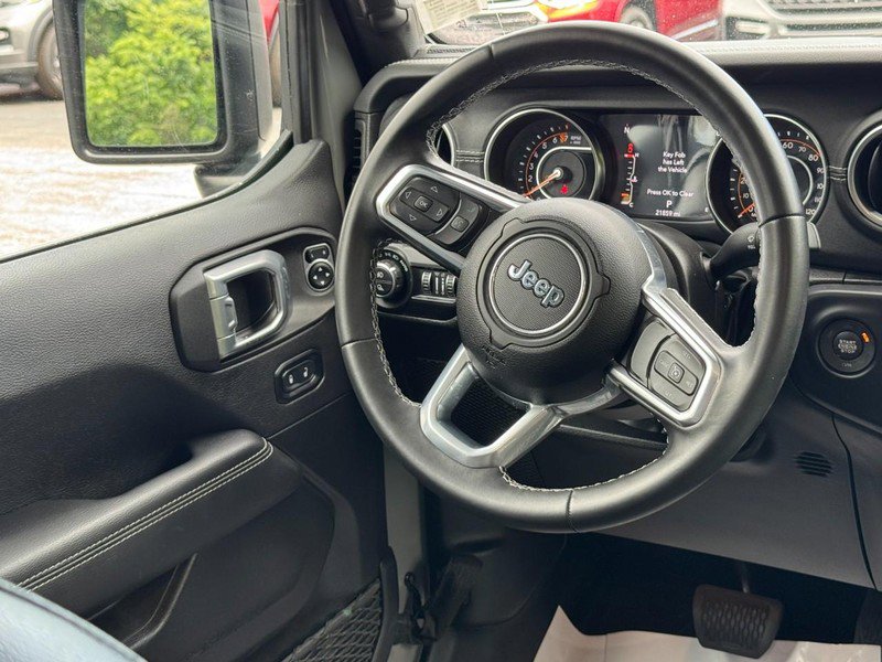Used 2022 Jeep Gladiator Overland w/ Popular Equipment Package AWD/4WD image 12