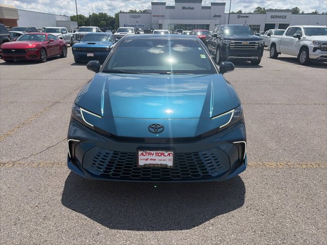 Used 2025 Toyota Camry XSE FWD image 9