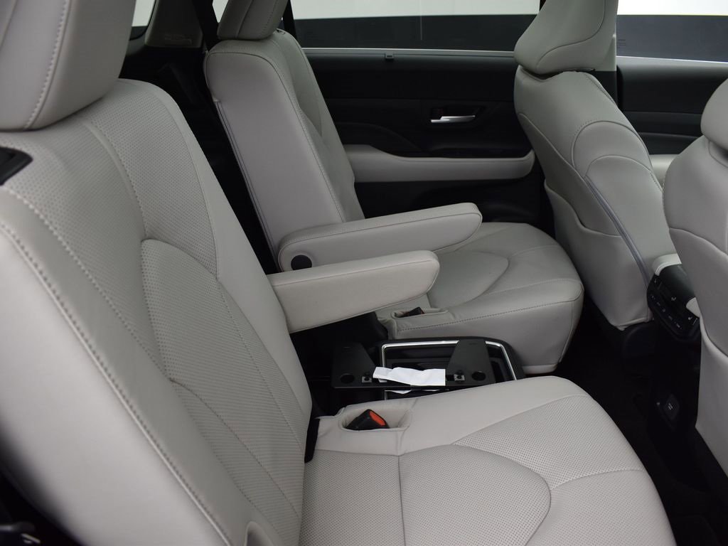 Used 2025 Toyota Grand Highlander FWD image 22
