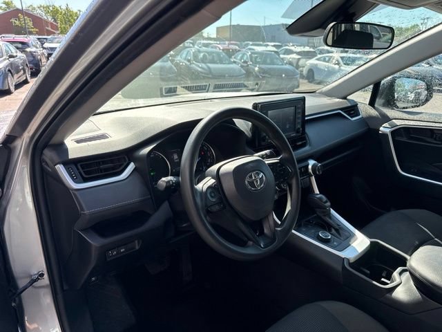 Used 2022 Toyota RAV4 LE AWD/4WD image 9