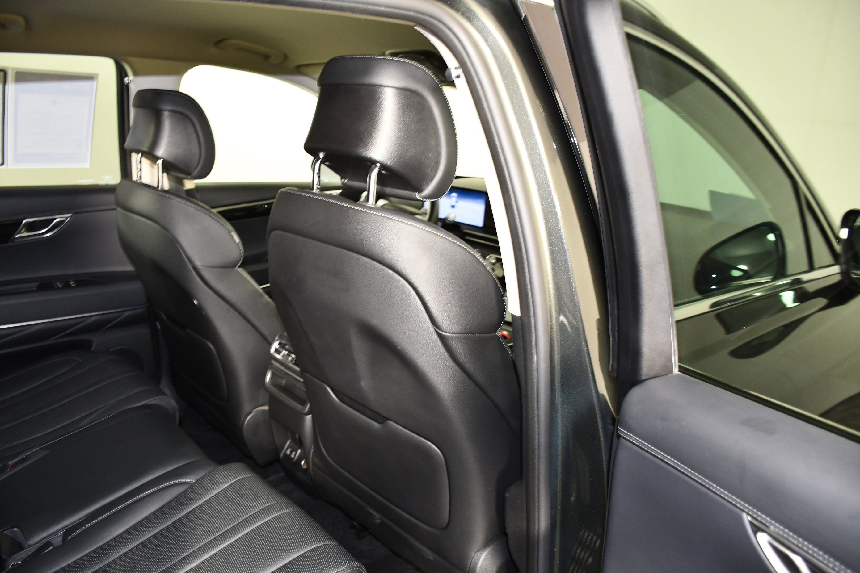 Used 2025 Genesis GV80 2.5T Standard image 44