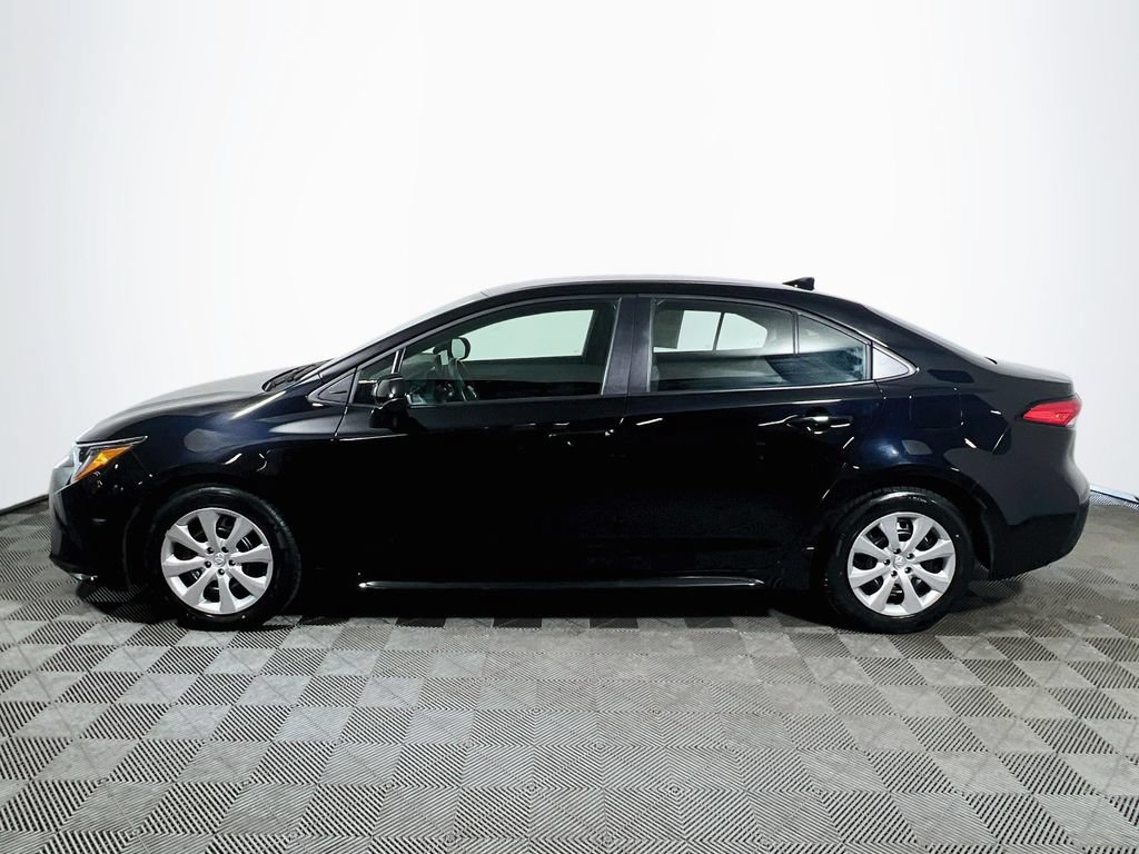 Certified 2025 Toyota Corolla LE FWD image 4