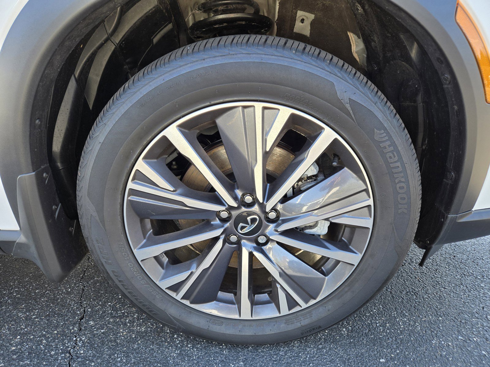 New 2026 INFINITI QX60 Luxe w/ Family Package image 7