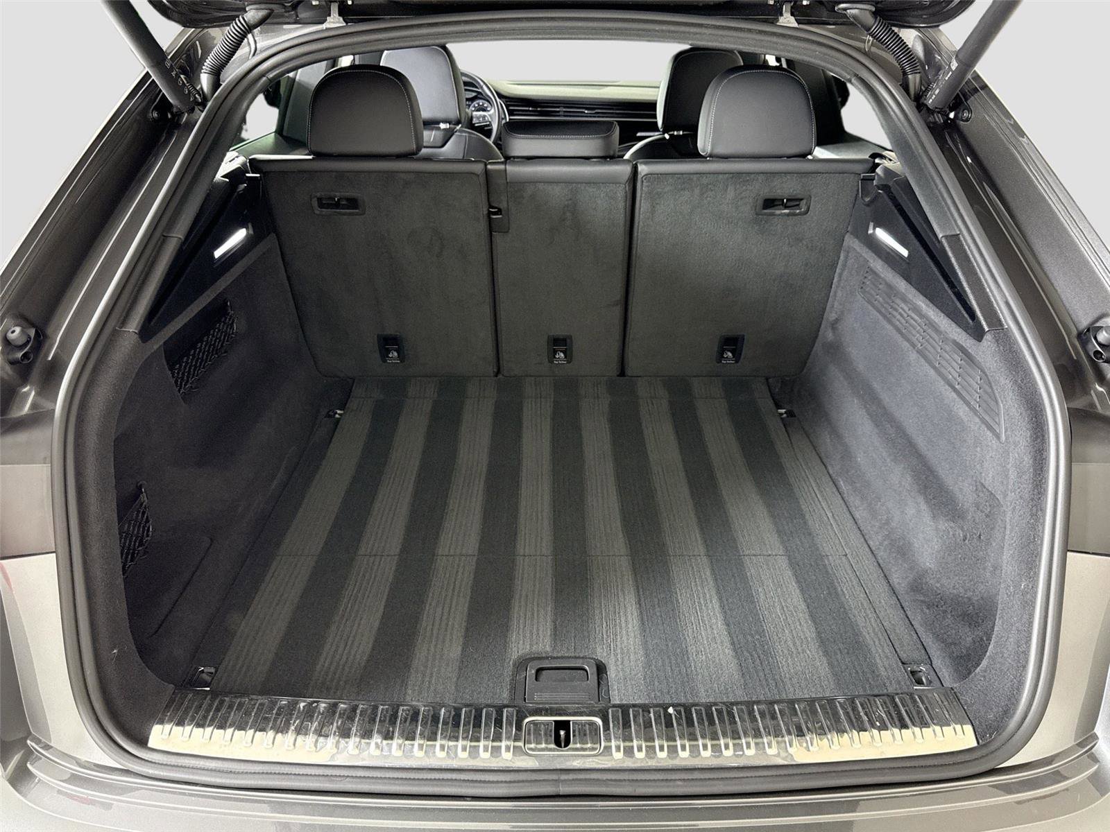 Used 2021 Audi Q8 Premium Plus image 26