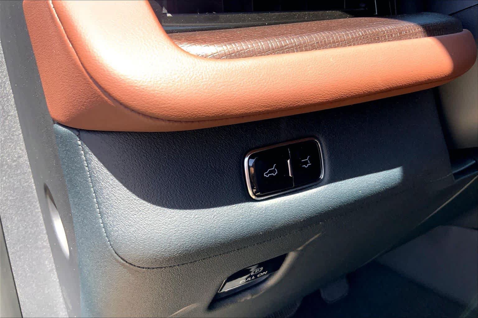New 2026 Lincoln Navigator Reserve AWD/4WD image 18