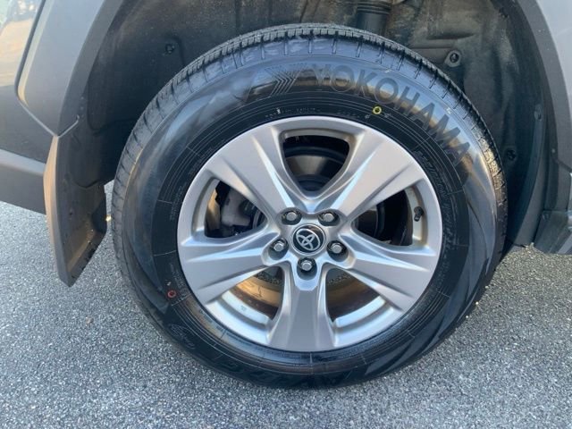 Used 2022 Toyota RAV4 XLE w/ Convenience Package image 7