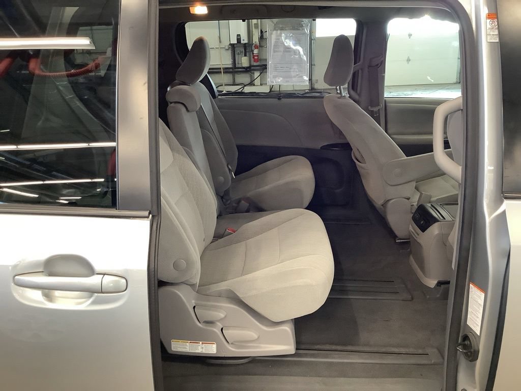 Used 2019 Toyota Sienna LE FWD image 20