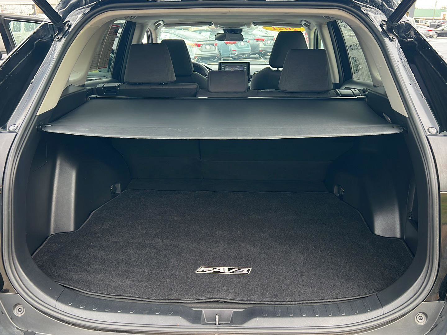 Used 2021 Toyota RAV4 XLE image 33