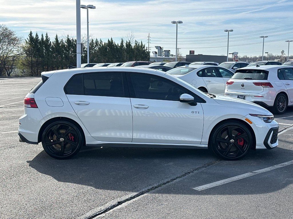 Used 2025 Volkswagen GTI SE FWD image 4