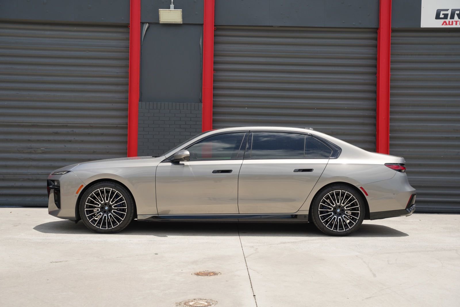 Used 2025 BMW 760i xDrive w/ Executive Package AWD/4WD image 6