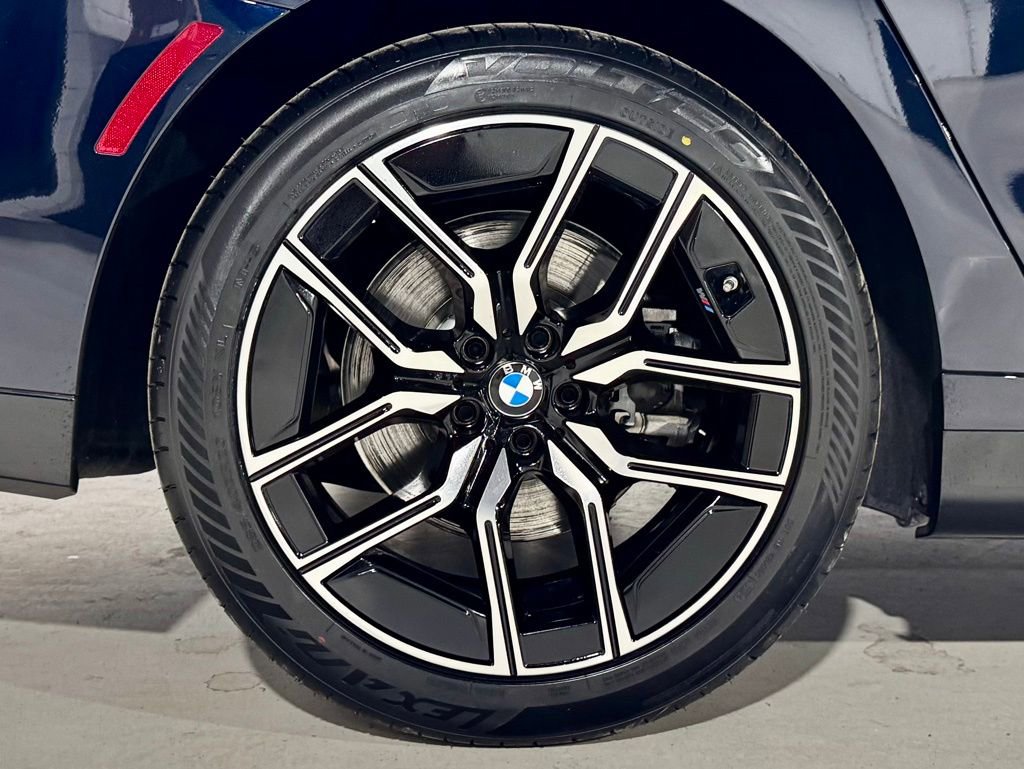 Used 2023 BMW 740i image 40