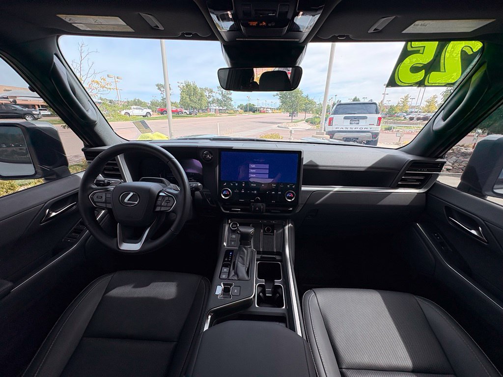 Used 2025 Lexus GX 550 w/ Accessory Package (2T) AWD/4WD image 14