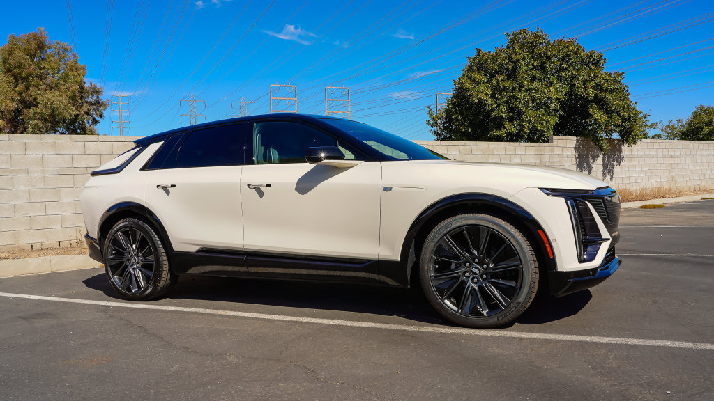 New 2027 Cadillac Lyriq Signature Sport RWD image 6