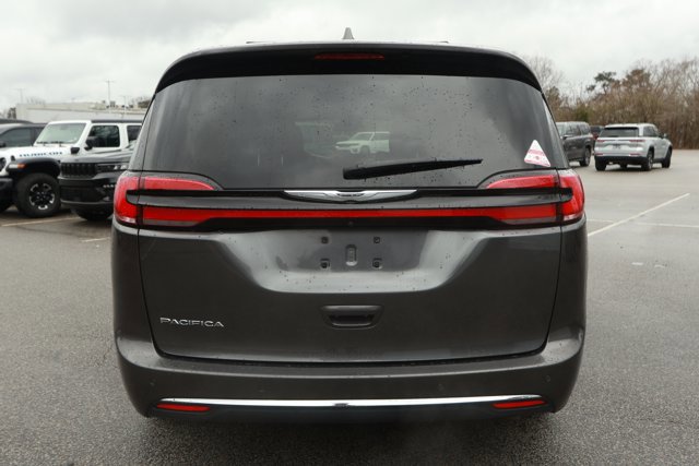Used 2022 Chrysler Pacifica Touring-L image 7