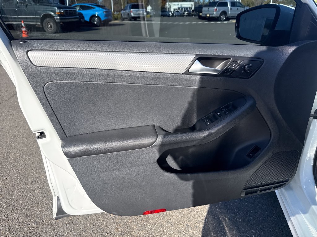 Used 2017 Volkswagen Jetta SE FWD image 5