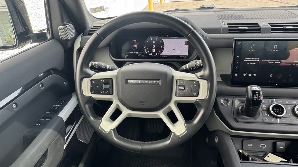 Used 2023 Land Rover Defender 130 SE image 14