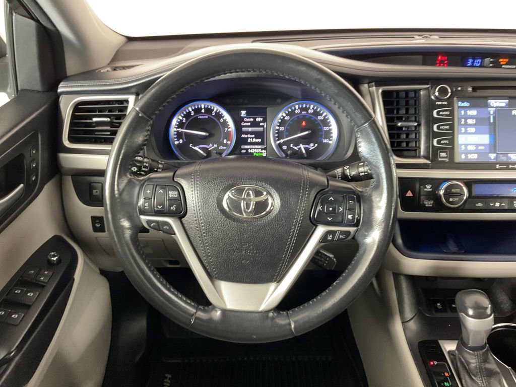 Used 2017 Toyota Highlander Limited AWD/4WD image 12