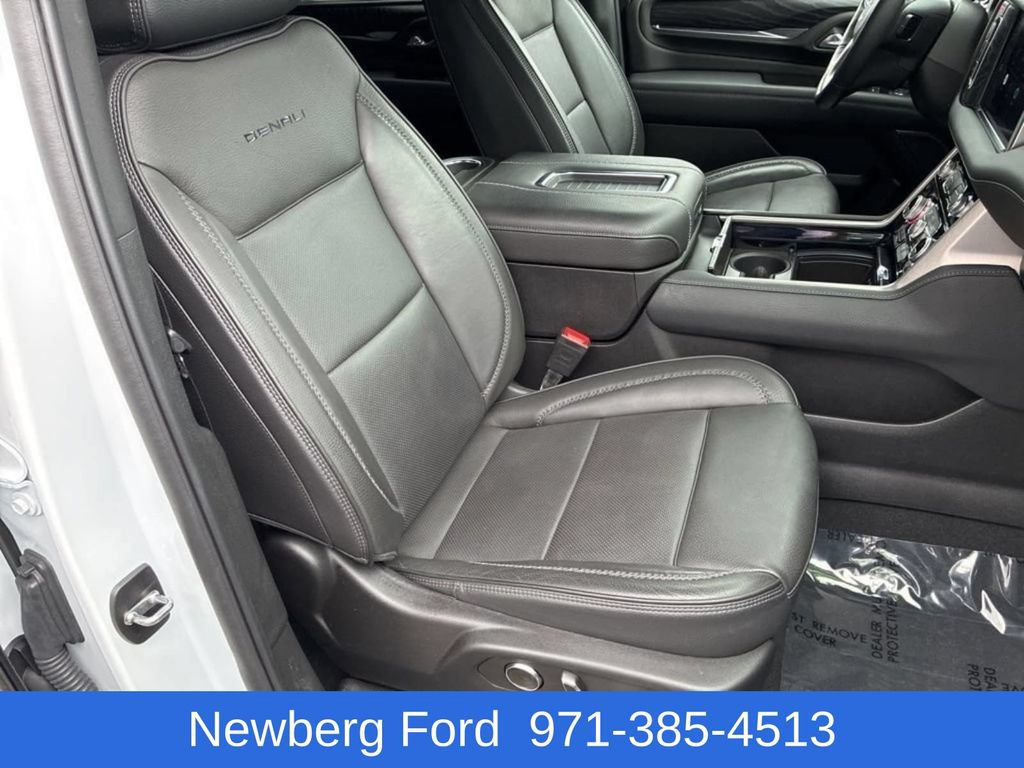 Used 2024 GMC Yukon XL Denali w/ Advanced Technology Package AWD/4WD image 32