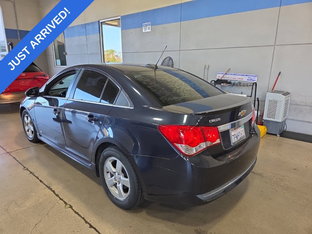 Used 2016 Chevrolet Cruze LT w/ Sun And Sound Package FWD image 4