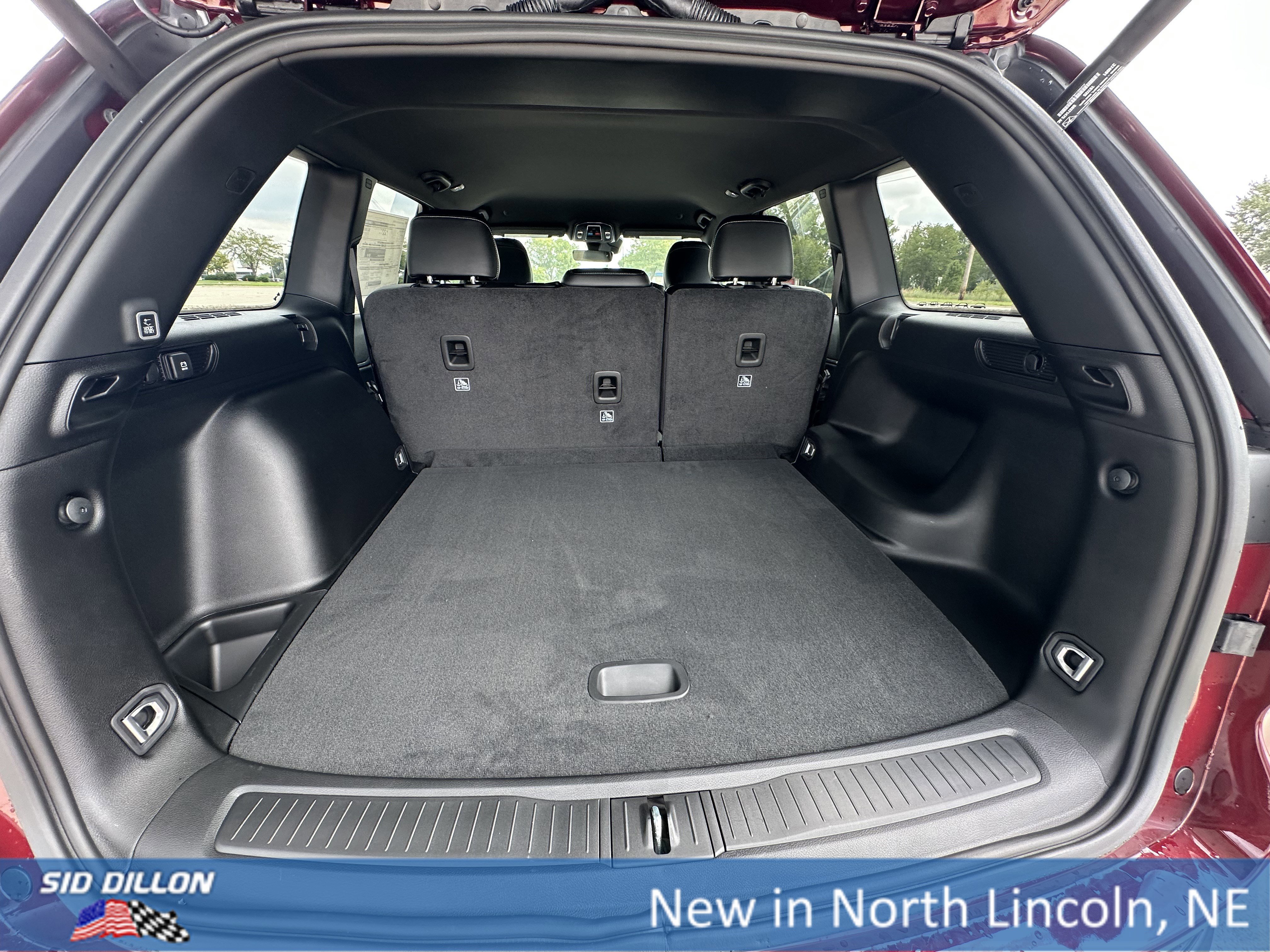 New 2025 Jeep Grand Cherokee Altitude image 6