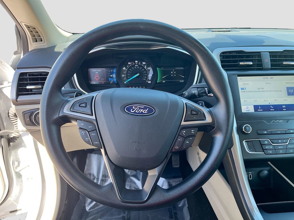 Used 2019 Ford Fusion SE FWD image 11