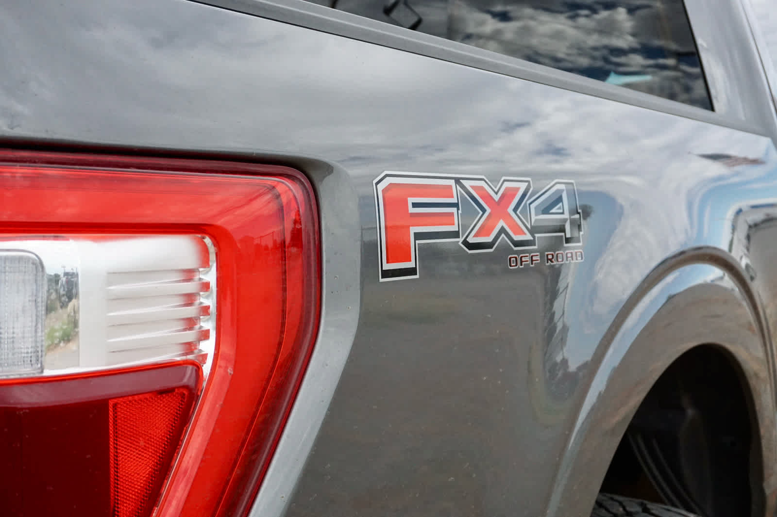 Used 2022 Ford F150 Lariat w/ Max Trailer Tow Package AWD/4WD image 32