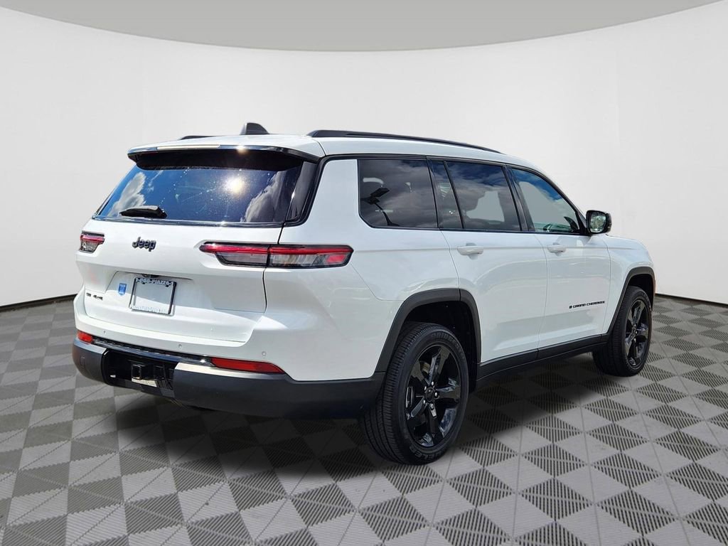 Used 2023 Jeep Grand Cherokee L Laredo AWD/4WD image 4