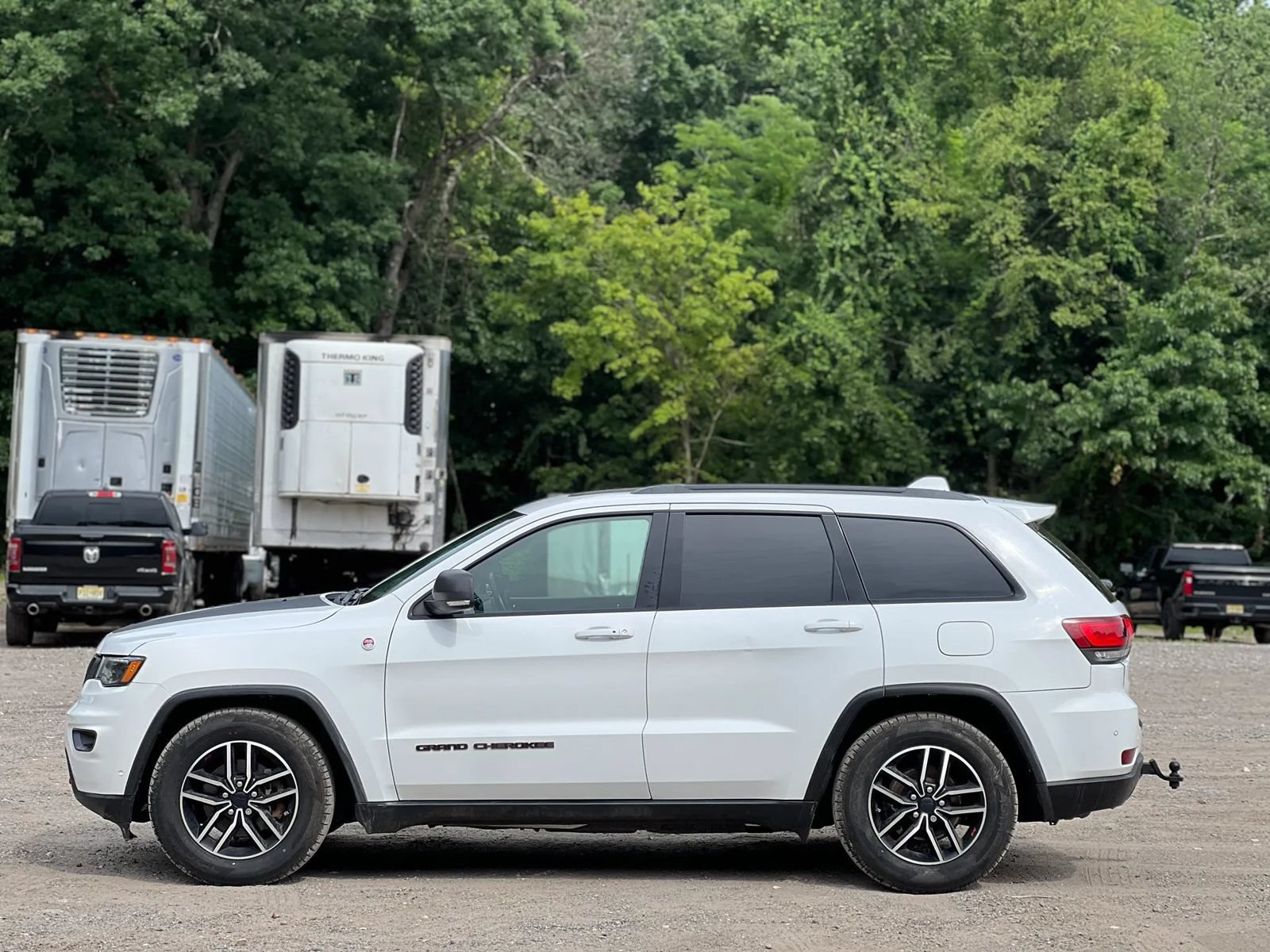 Used 2020 Jeep Grand Cherokee Trailhawk w/ Trailhawk Luxury Group AWD/4WD image 3