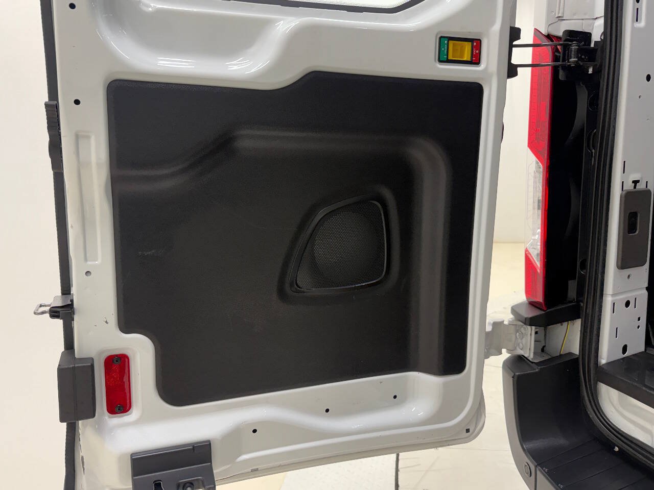 Used 2020 Ford Transit 250 Medium Roof RWD image 22