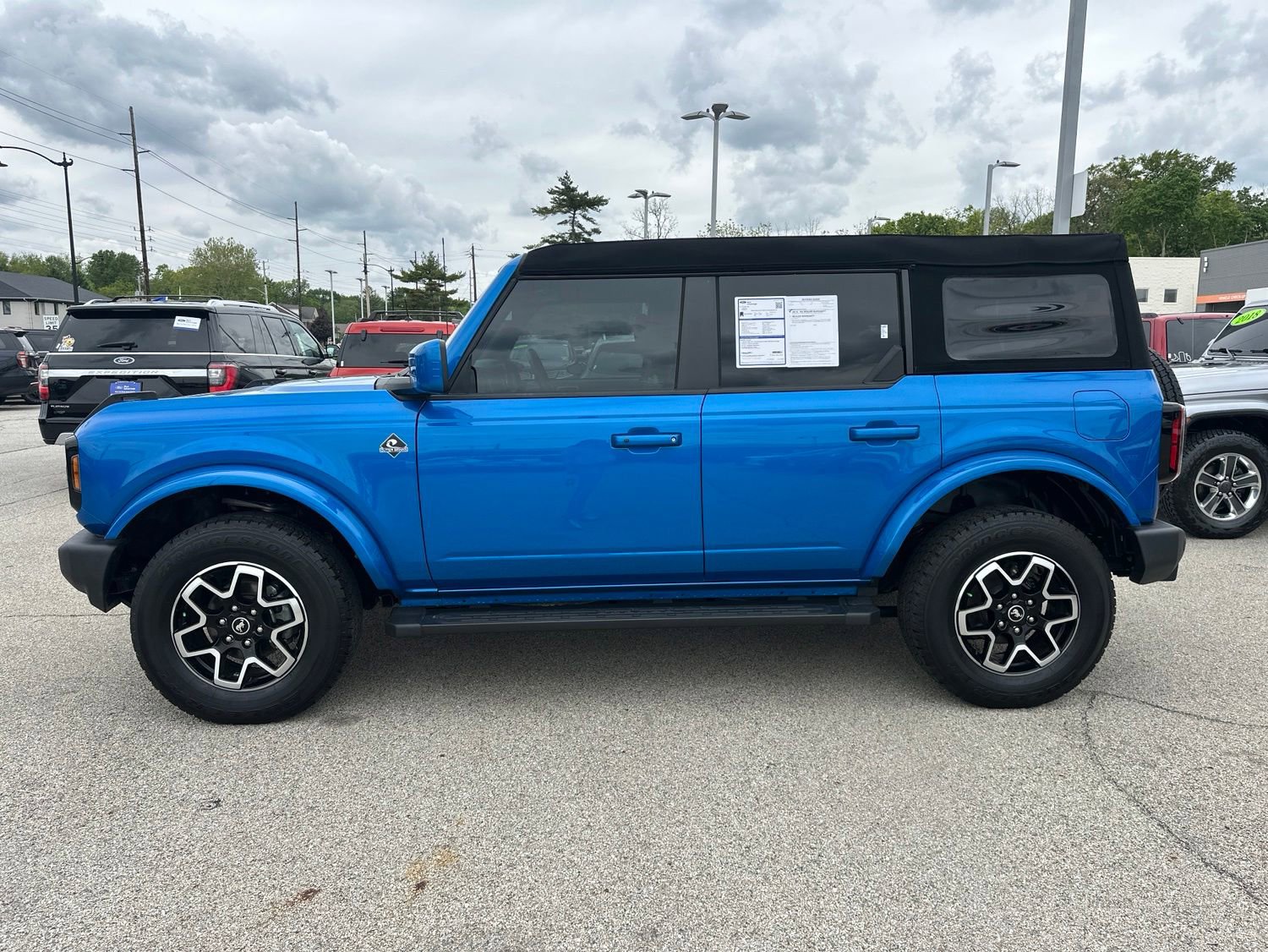 Used 2024 Ford Bronco Outer Banks AWD/4WD image 4