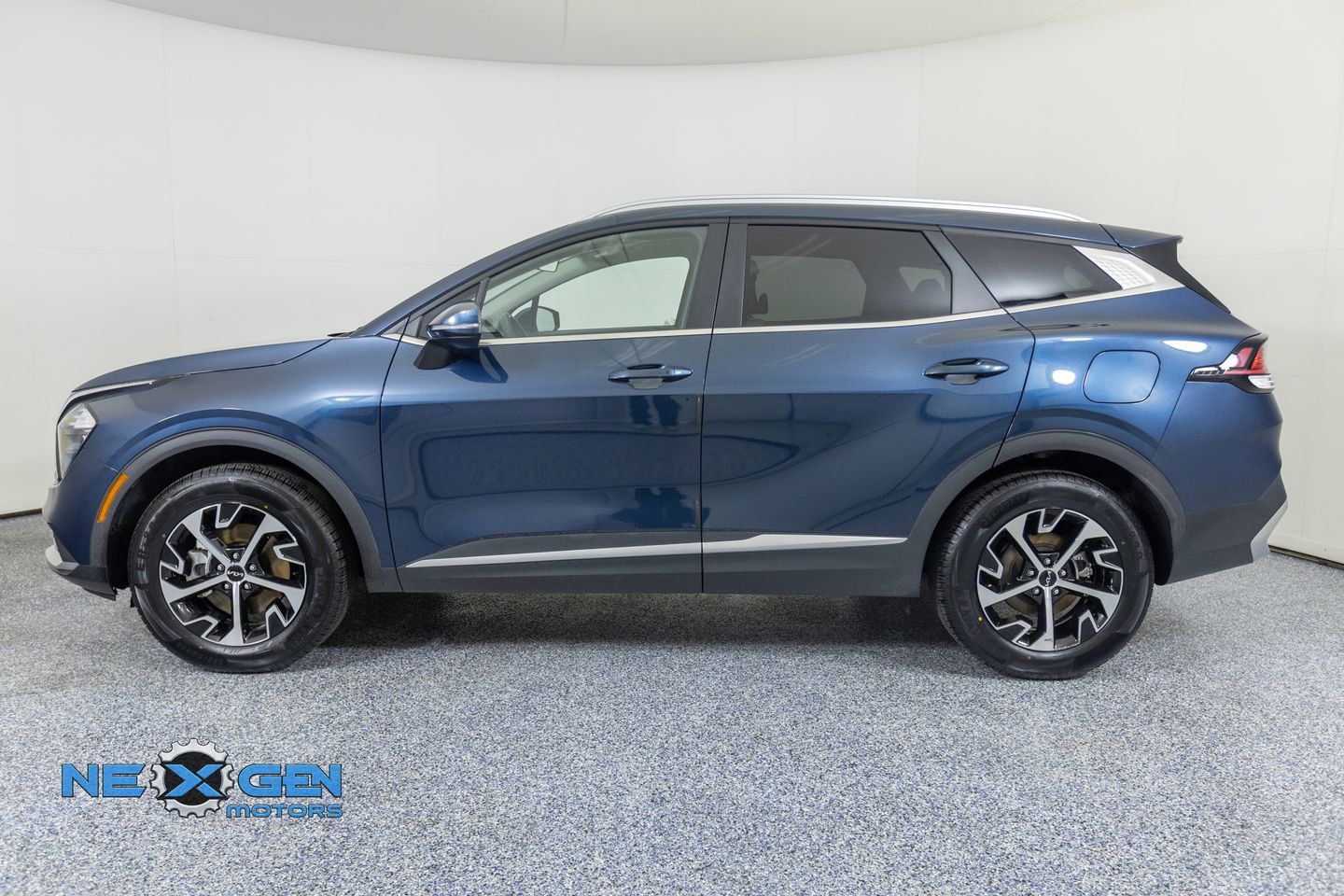 Used 2023 Kia Sportage EX image 4
