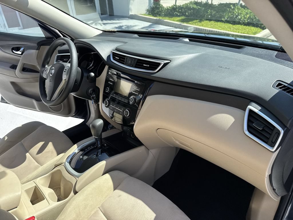 Used 2016 Nissan Rogue S w/ Appearance Package FWD image 32