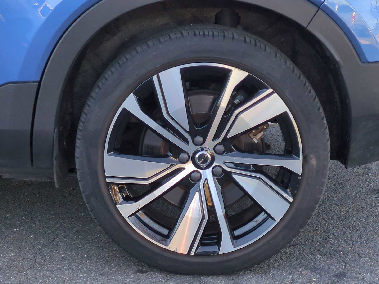 Used 2021 Volvo XC40 P8 Recharge w/ Advanced Package image 14