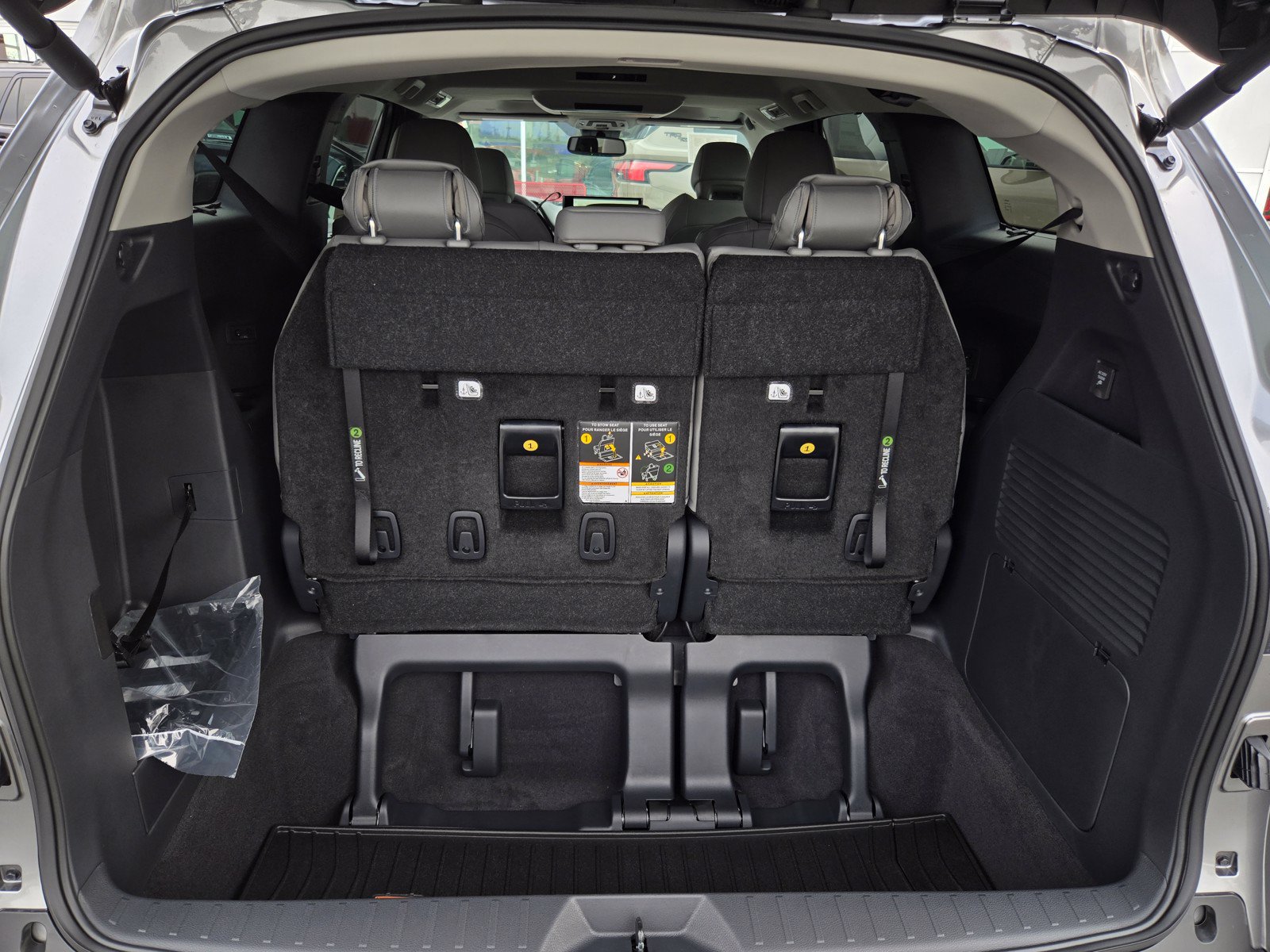 Used 2026 Toyota Sienna XLE FWD image 26