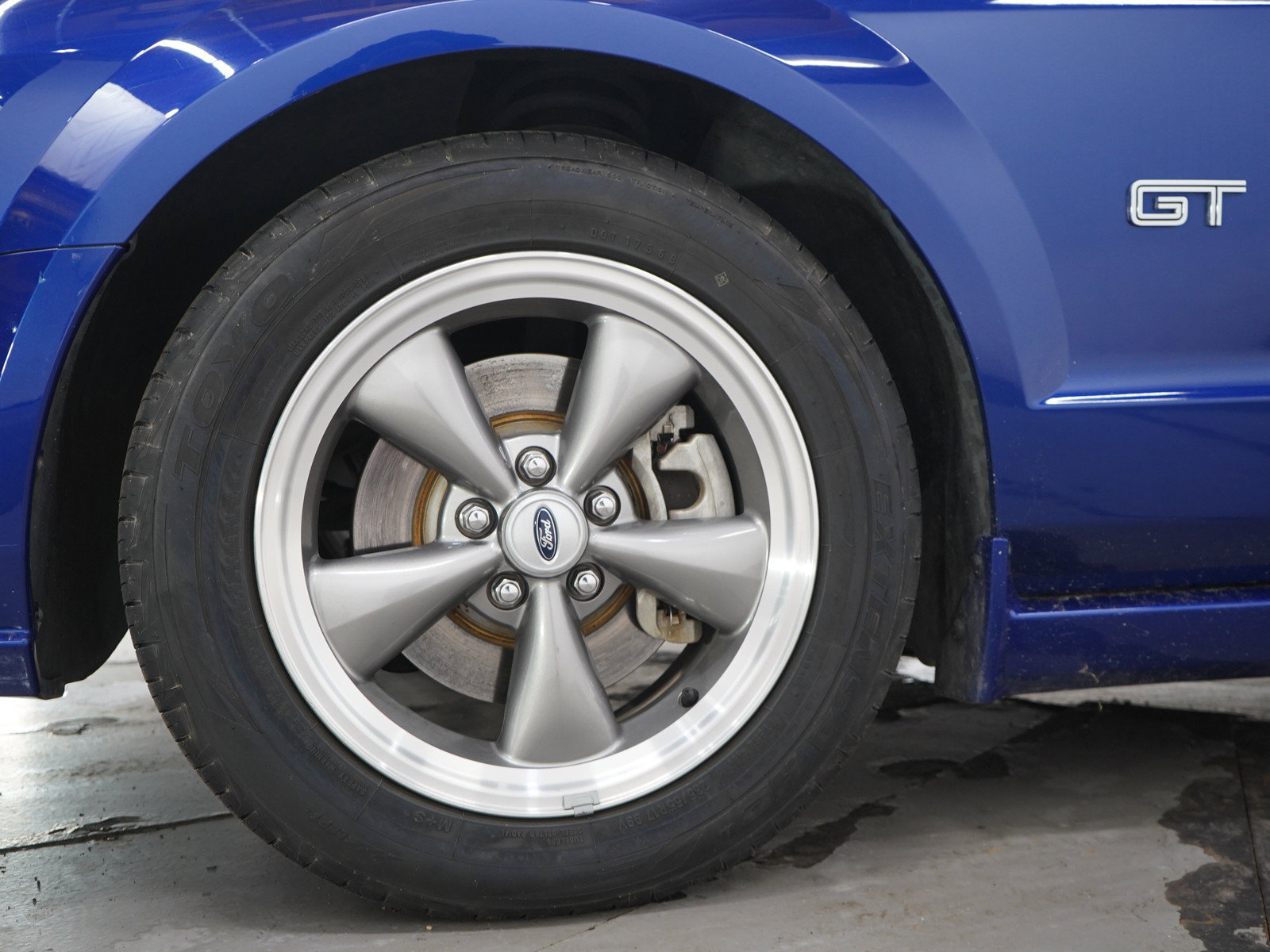 Used 2005 Ford Mustang GT Premium RWD image 25