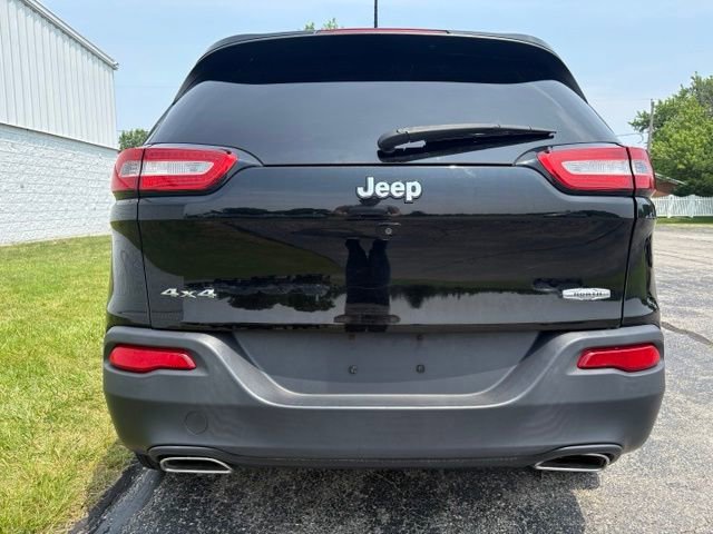 Used 2017 Jeep Cherokee Latitude w/ Cold Weather Group AWD/4WD image 13
